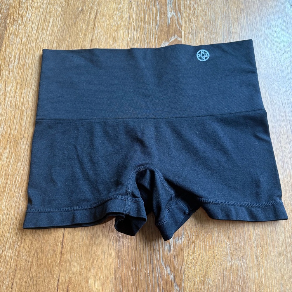 Nicole Miller Black Women's High-Waisted Shorts Medium